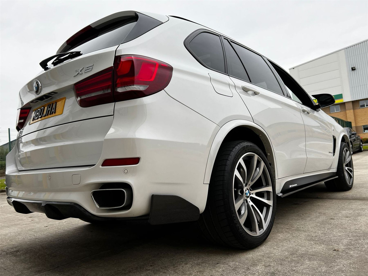 BMW F15/F85 X5/X5M CARBON FIBRE SIDE SKIRTS - 3D STYLE BMW F15/F85 X5/X5M CARBON FIBRE SIDE SKIRTS - 3D STYLE