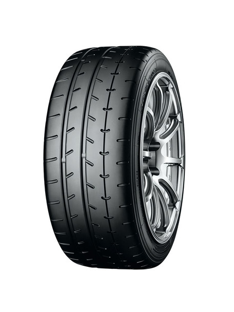 Advan A052 - 235/45R17 97W XL