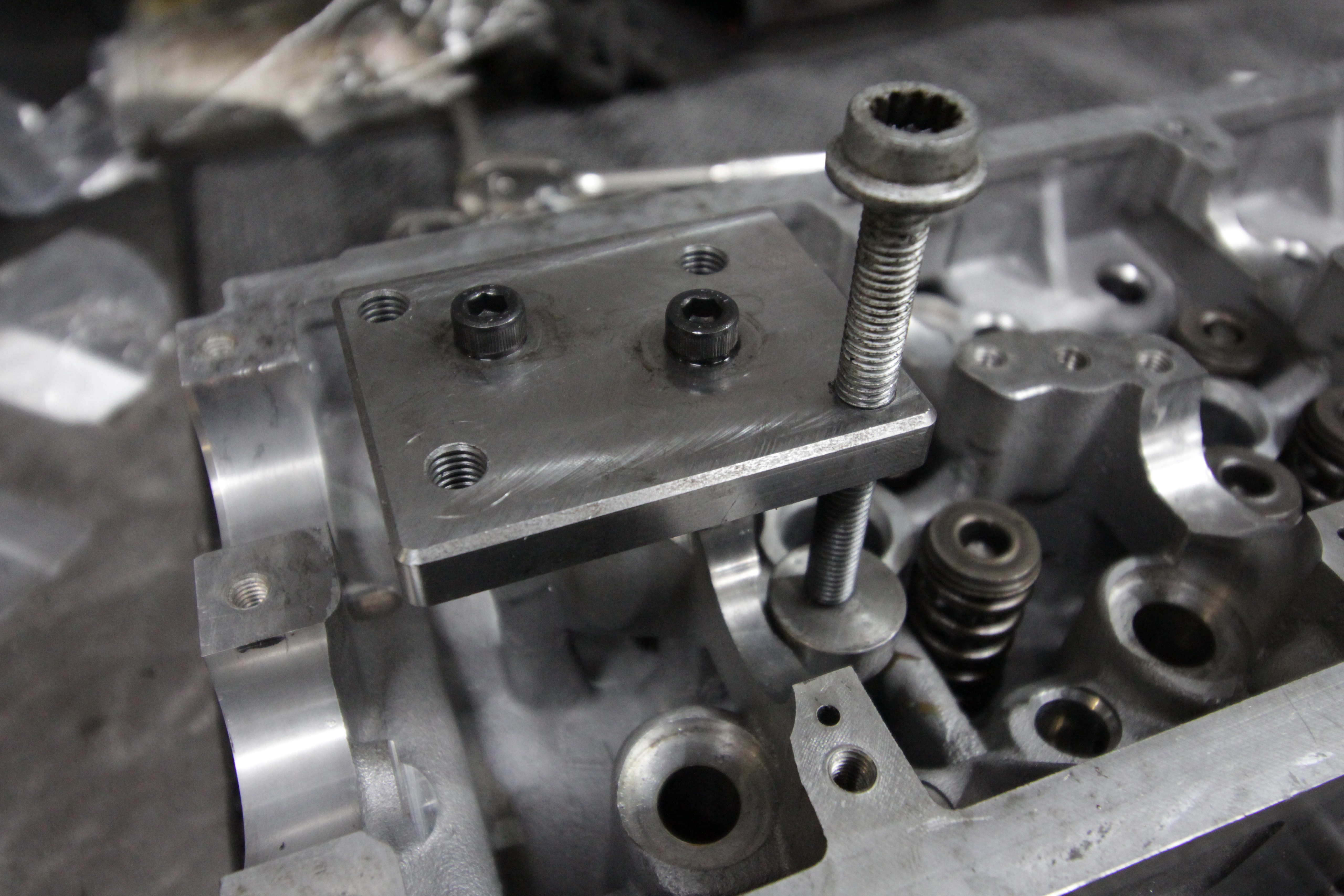 Valve spring store removal tool