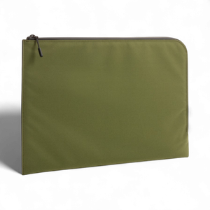 Minimalist recycled polyester 15.6 inch laptop sleeve