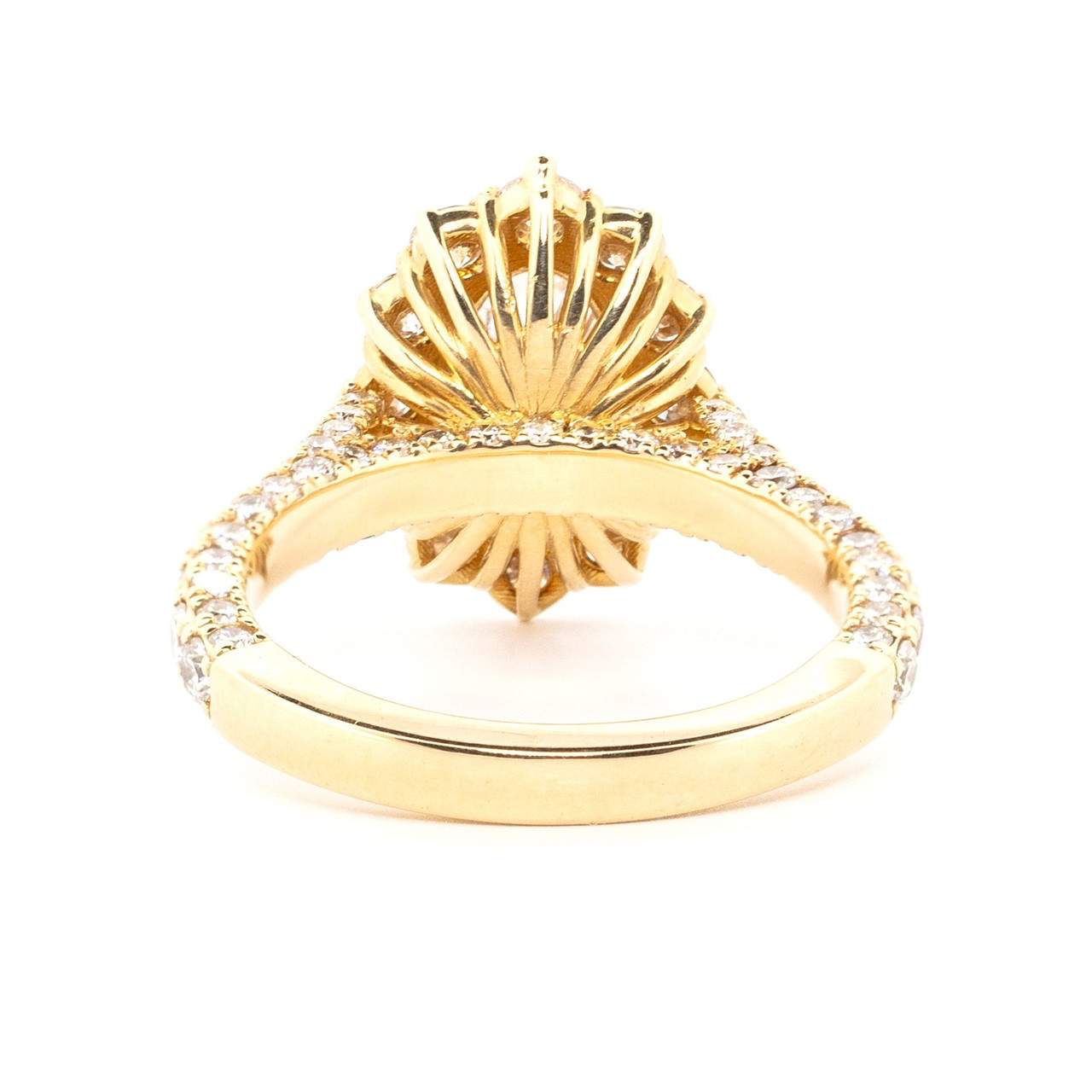 Round 18 Kt Yellow Gold Oval Net Diamond Ring at Rs 24621 in New