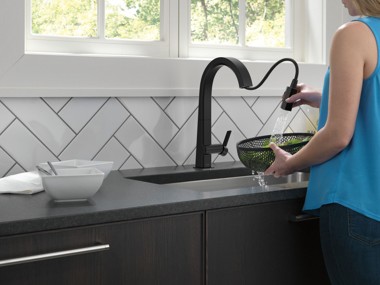 Delta 9193-BL-DST Pivotal Single Handle Pull Down Kitchen Faucet, Matte Black