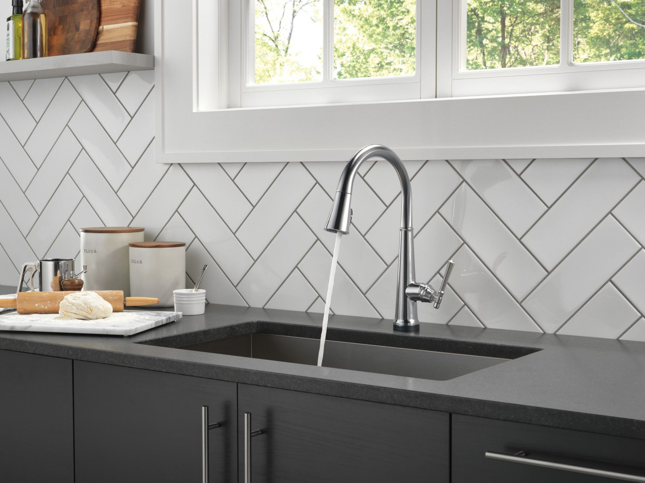 Delta 9182T-AR-PR-DST Emmeline Single Handle Pull Down Kitchen Faucet with Touch2O Technology, Lumicoat Arctic Stainless