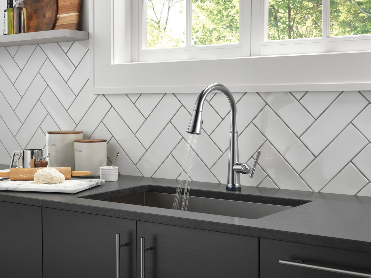 Delta 9182T-AR-PR-DST Emmeline Single Handle Pull Down Kitchen Faucet with Touch2O Technology, Lumicoat Arctic Stainless