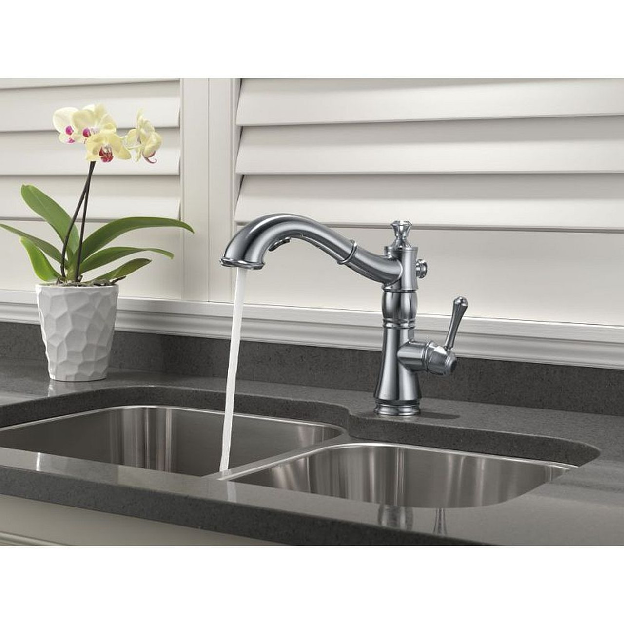 Single Handle Pull-Out Kitchen Faucet in Arctic Stainless