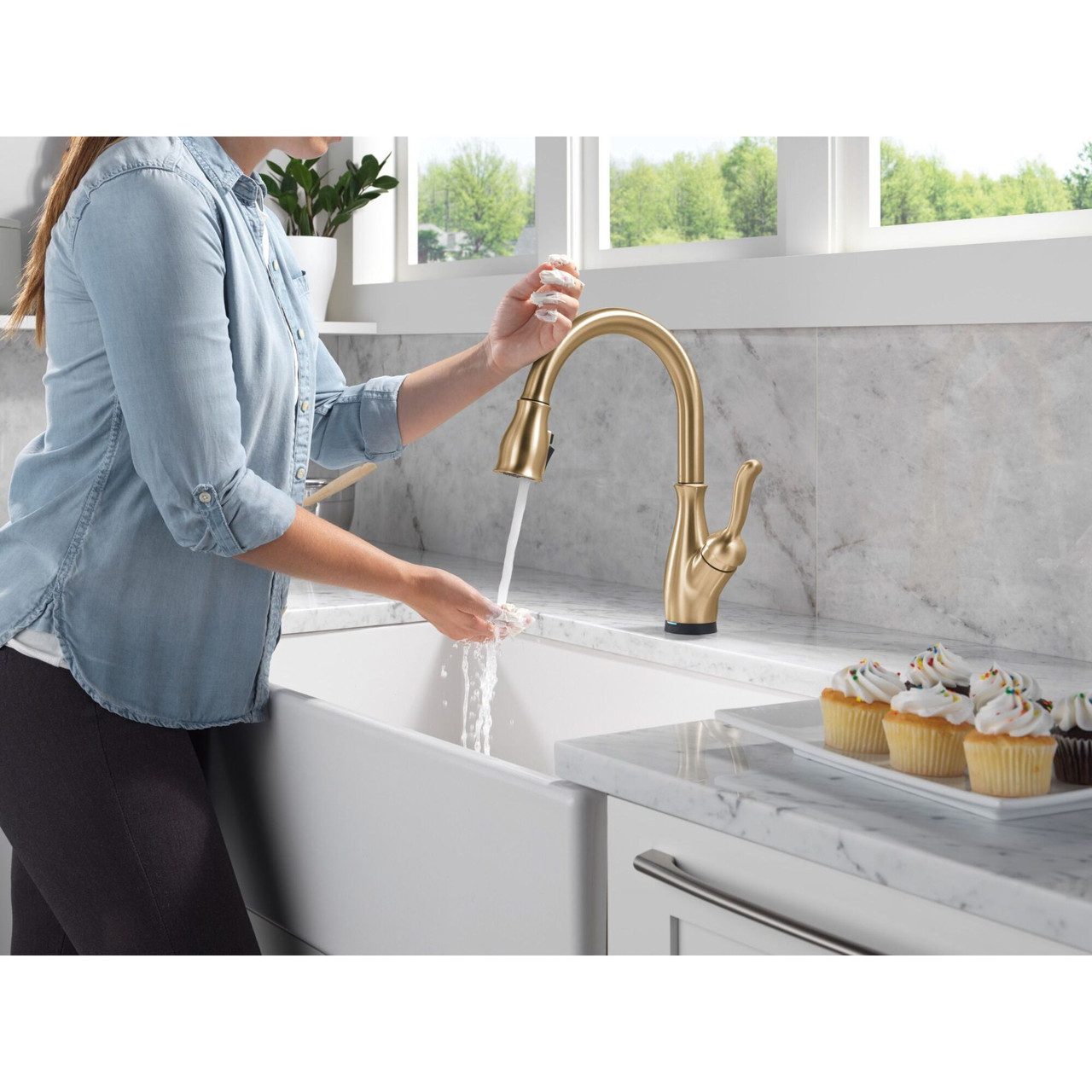 Delta 9178TLV-CZ-DST Leland 11.63-in x 10.75-in x 15.38-in VoiceIQ Kitchen Faucet with Touch2O with Touchless Technology, Champagne Bronze