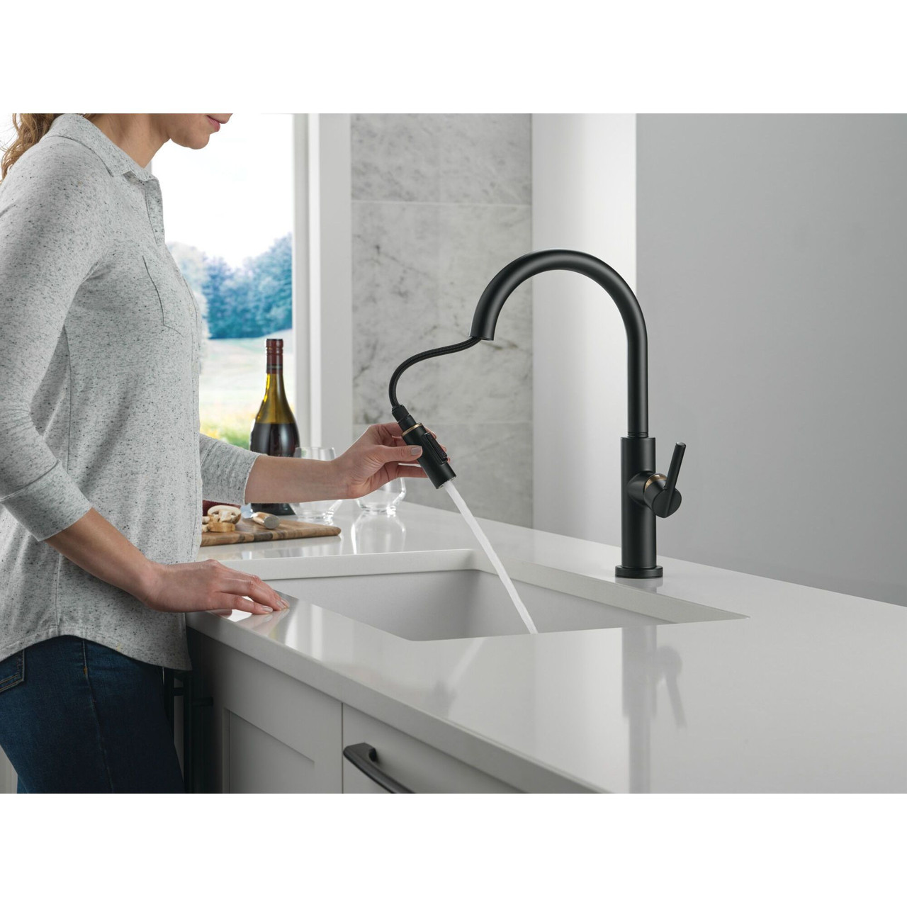 Delta 19867LF-GZ Nicoli 11.06-in x 10.75-in x 17.06-in Single-Handle Pull-Down Kitchen Faucet, Matte Black and Champagne Bronze
