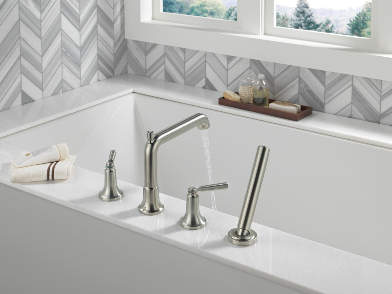 Delta T4736-SS SAYLOR Delta SAYLOR Roman Tub Trim with Hand Shower, Stainless