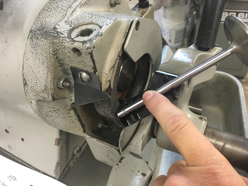 How to Properly Grind a Valve in a Sioux Valve Grinder
