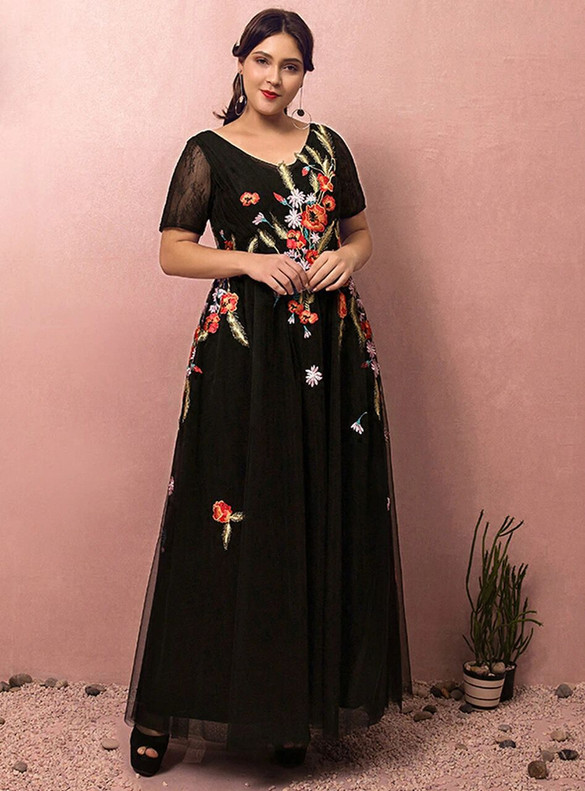 Plus Size Black Tulle Embroidery Short Sleeve Prom Dress