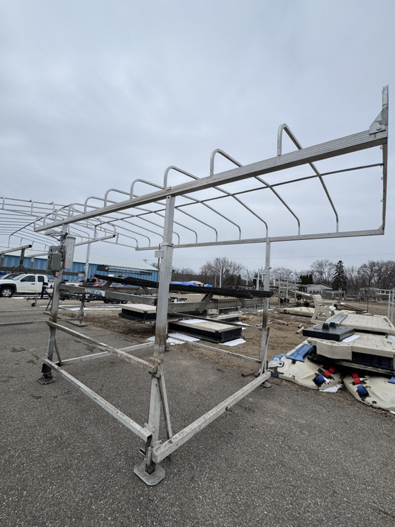2600lb Vertical Hewitt boat lift