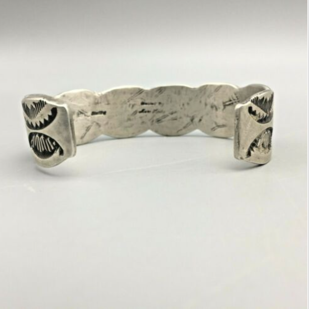 Bracelet Vintage En Métal Argenté - Motifs Astres En Relief - Occasion