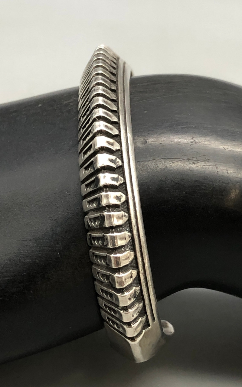 navaho ナバホ族 STERLING TAHE トライアングルバングル