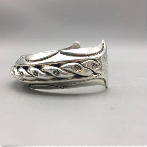ORVILLE TSINNIE (1943-2017, NAVAJO) STERLING SILVER CUFF BRACELET