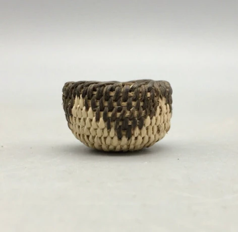 willow and devil's claw miniature basket from the Pimas