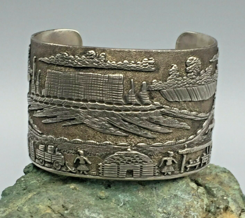 Story teller bracelet