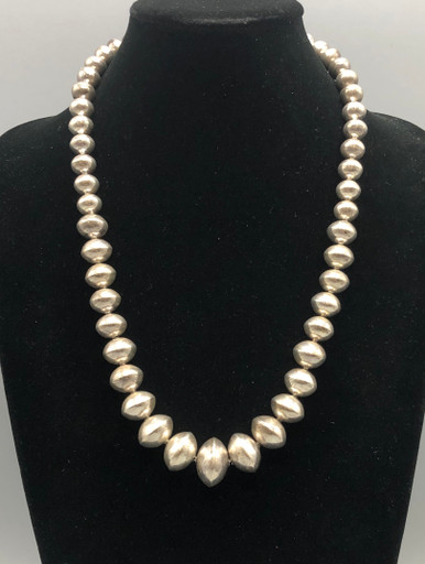 Elegant Navajo Pearl Necklace