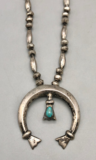 Knot antiques
ダイニングテーブル800 H066-21-GOLD-KNOT-EARRINGS.jpg