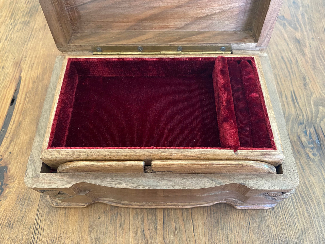 inside jewlry box with top