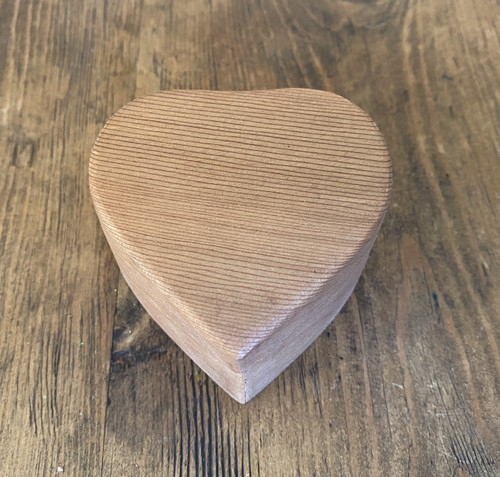 Boogie Beach heart shaped engagement ring box