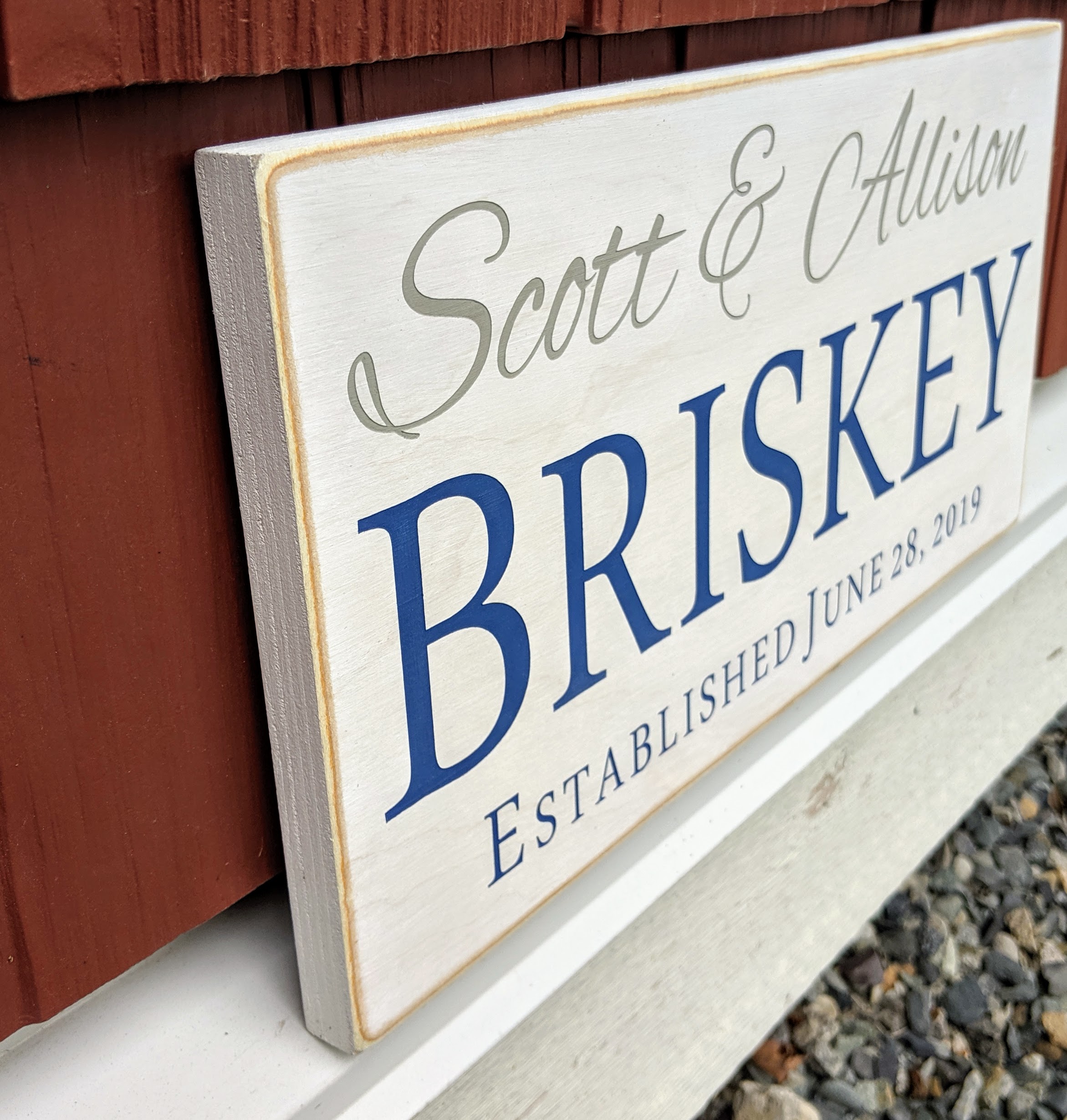 Family sign with first and last names and established date - side view Family sign with first and last names and established date - side view