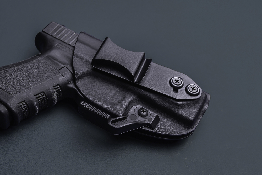 Vedder's holster Claw on a LightTuck - the claw pulls your frame closer to reduce the print when carrying. 