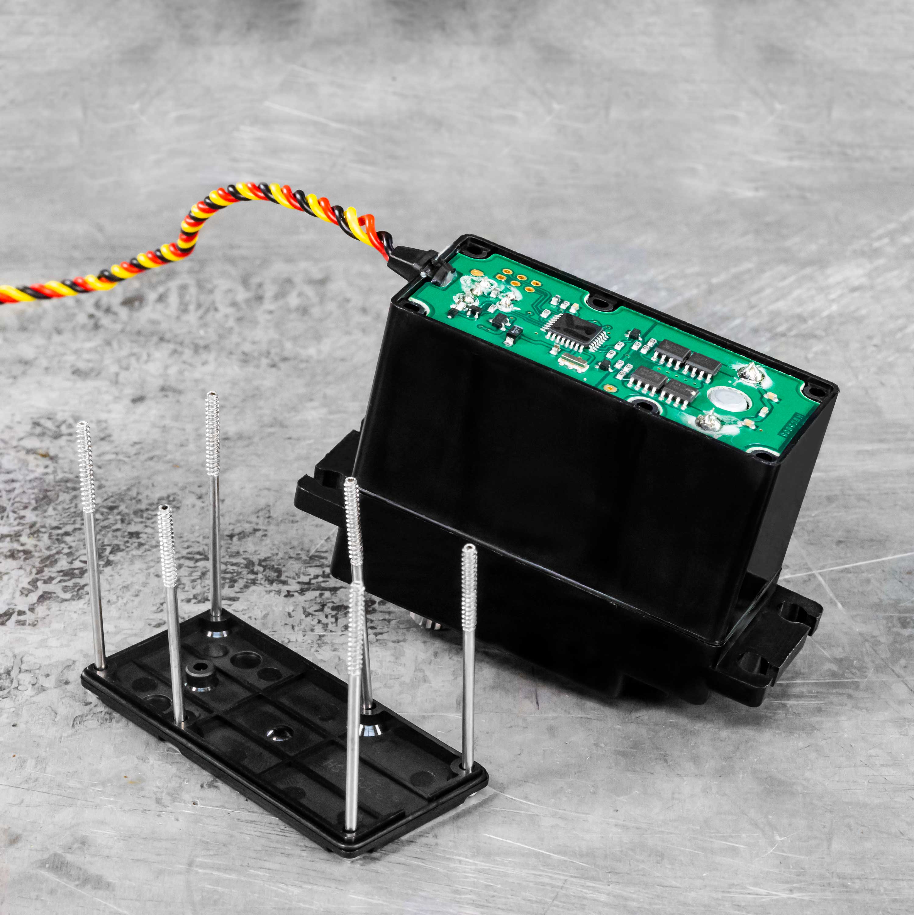 HS-5805MG Servo - ServoCity®
