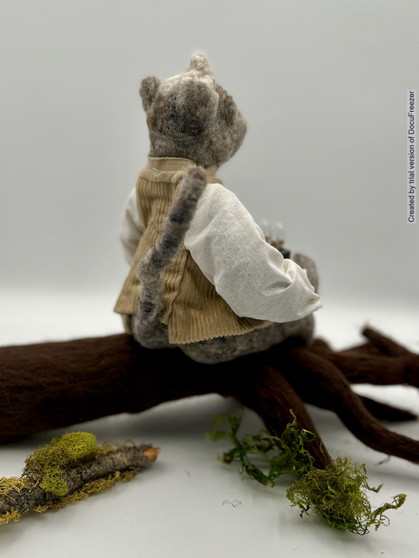 felted mouse back view