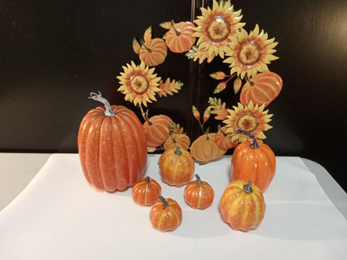 FALL DECOR   WREATH  AND  PUMPKINS 