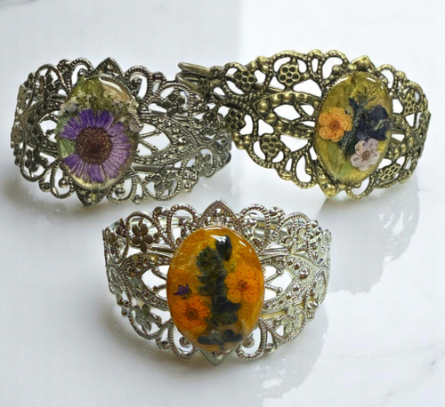 STAINLESS STEEL--FILIGREE--BRACELET--WITH--FLOWER --CENTERPIECE