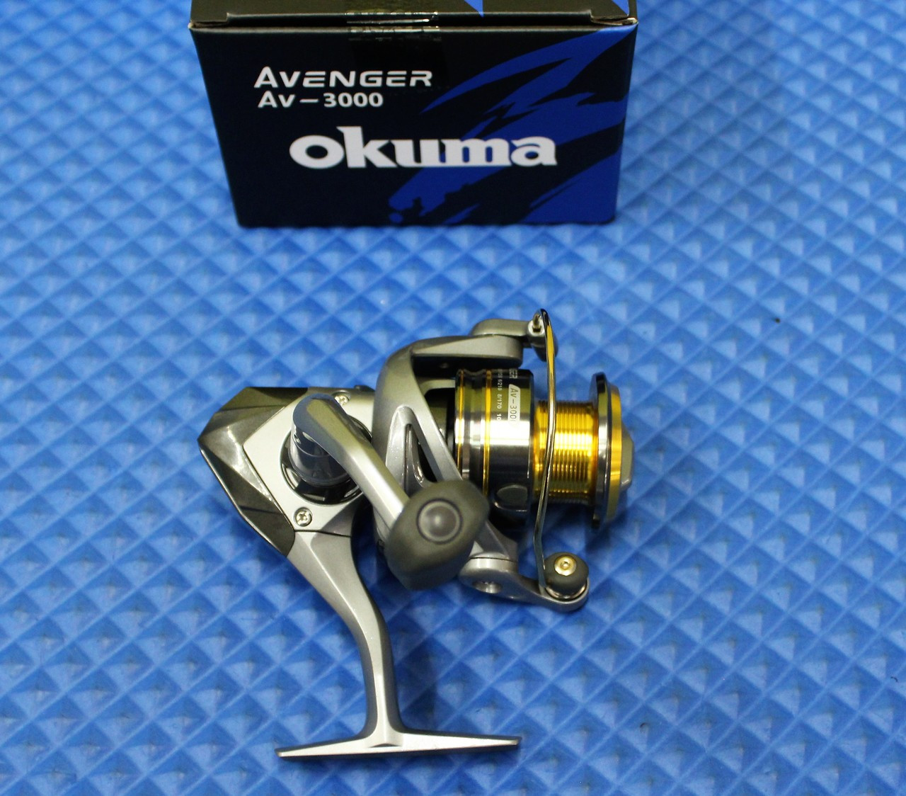 Okuma Avenger 4000 Spinning Reel M 10/220yds 5.0:1 10oz BB + 1RB CLAMPACK  cp=3