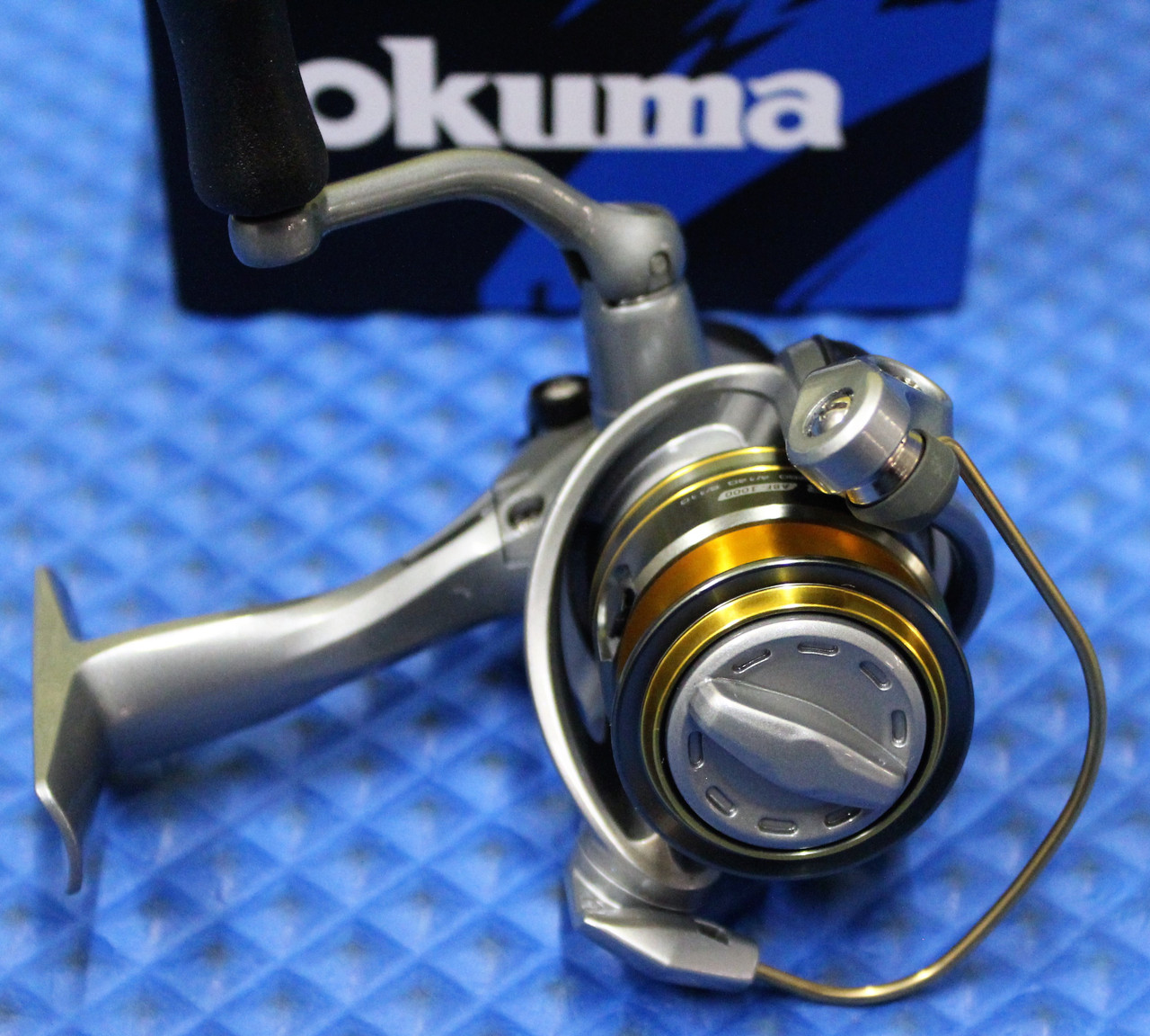 OKUMA AVENGER ABF-40b, Spinning Reel, Gear 5.0:1, Bait Feeder, Line  12lb/205yds.