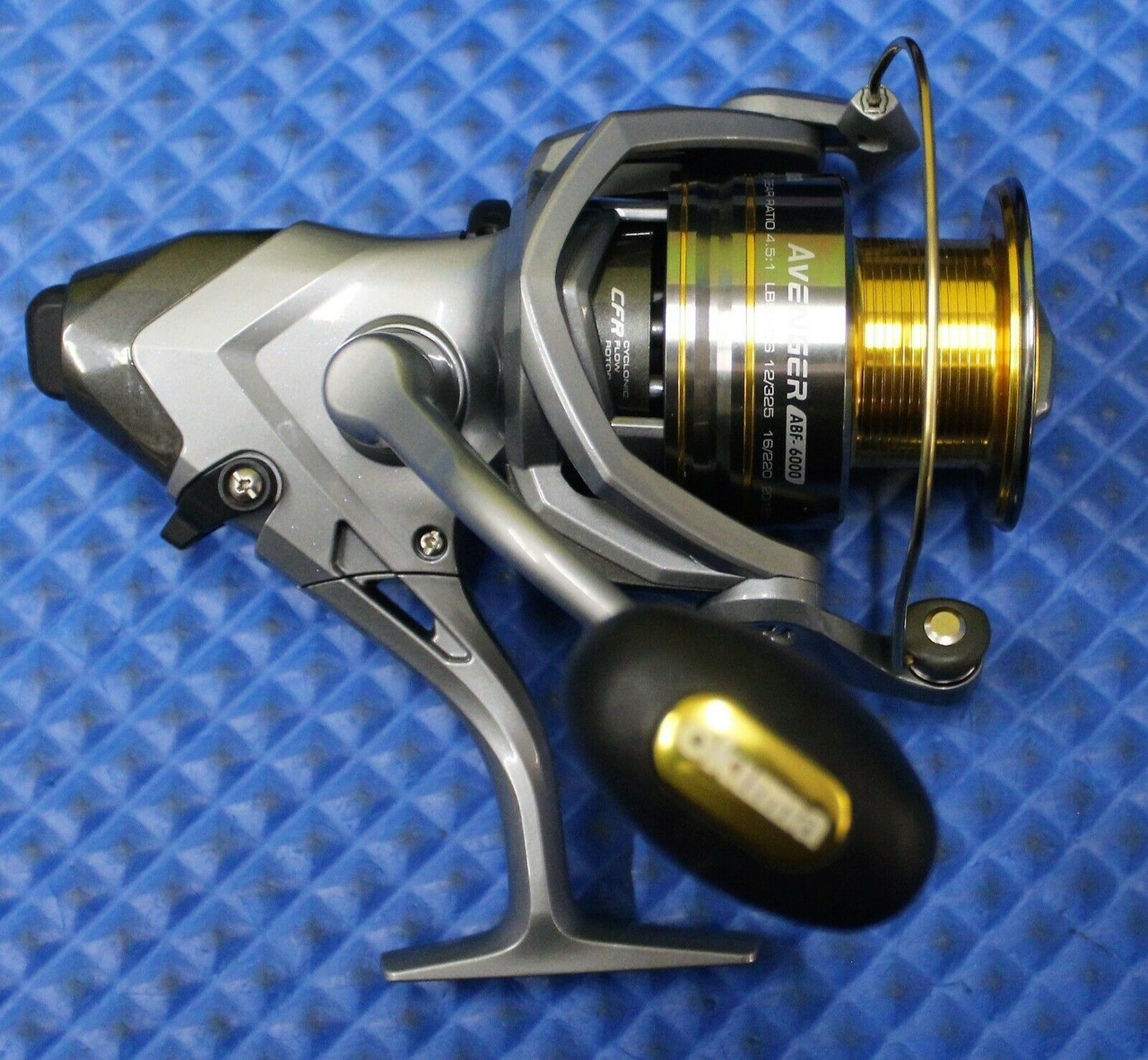 Okuma Avenger Baitfeeder Spinning Reel 4.5:1 Model ABF-6000