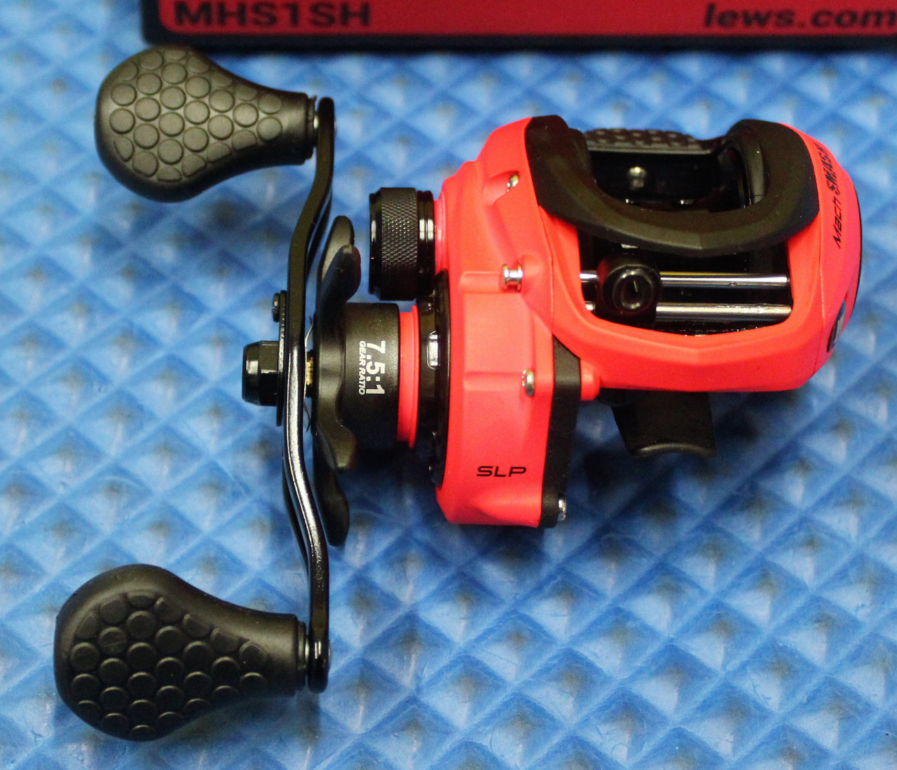 Lew's Mach 2 SLP 7.5:1 左手ベイトキャストリール Lew's Mach 2 SLP 7.5:1 Left H 並行輸入品 Lew\u0027s MACH 2  ベイトキャストフィッシングリール、ギア比7.5:1、グラファイトフレーム、プレミアム10ステンレススチールボールベアリング、ブラック⁄グリーン。
