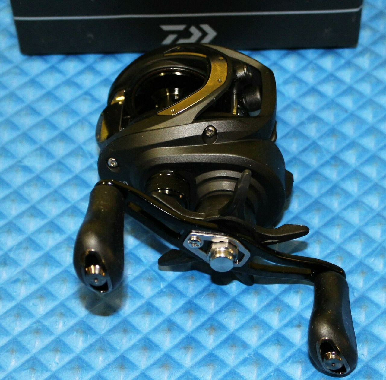 Daiwa CC80 Baitcasting Reel | Ultra-Light Carbon Frame | Magnetic Cast  Control