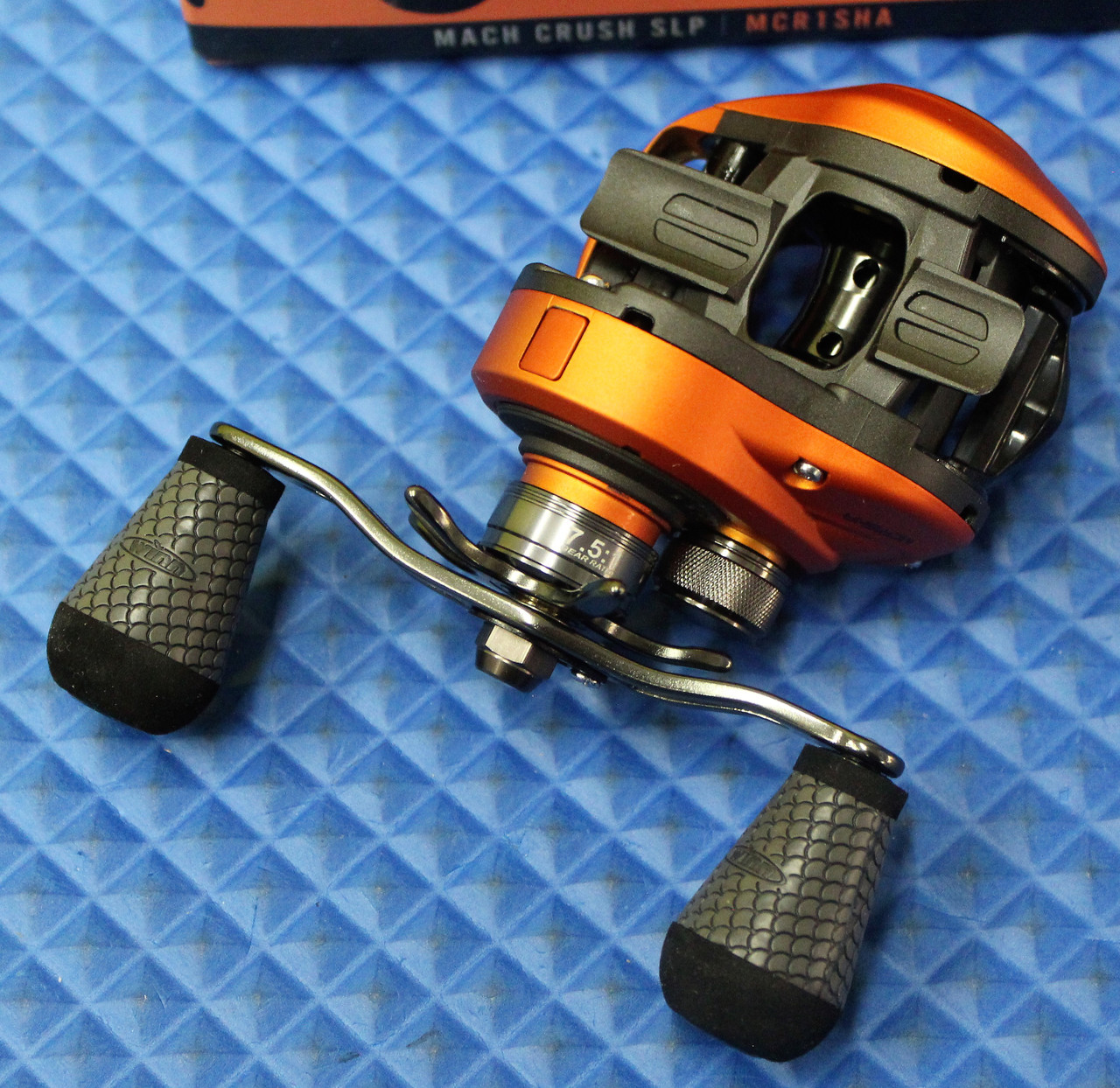 Lew's MC1SH Crush Low Profile Baitcast Reel, RH, Mach Orange, 10 Bearings