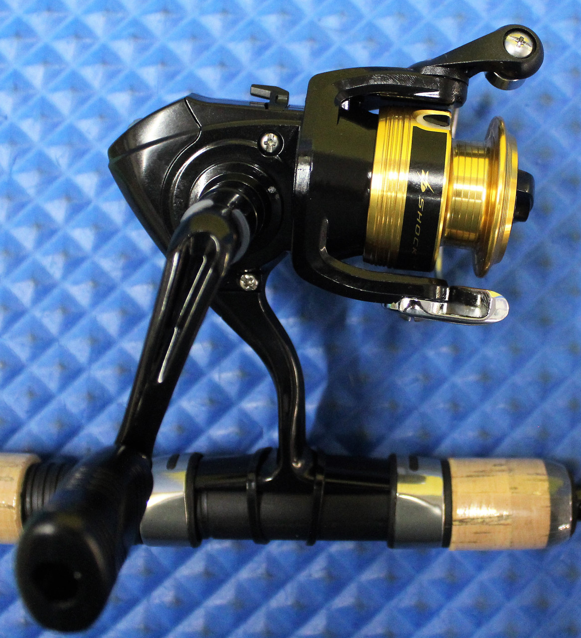 Dawai Shock 2000B Spinning Reel Black Gold