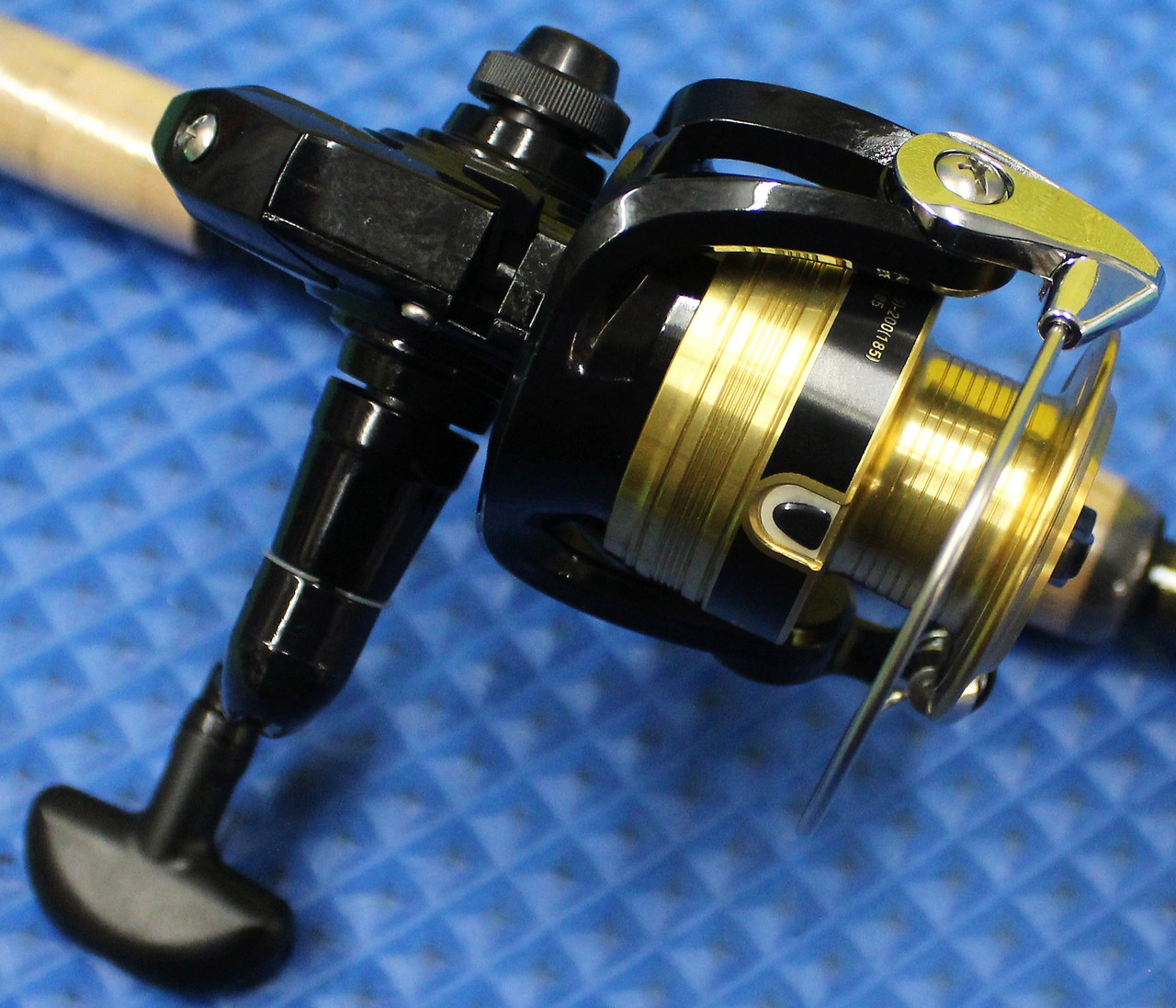 DAIWA D-SHOCK 1000-38i SPINNING REEL