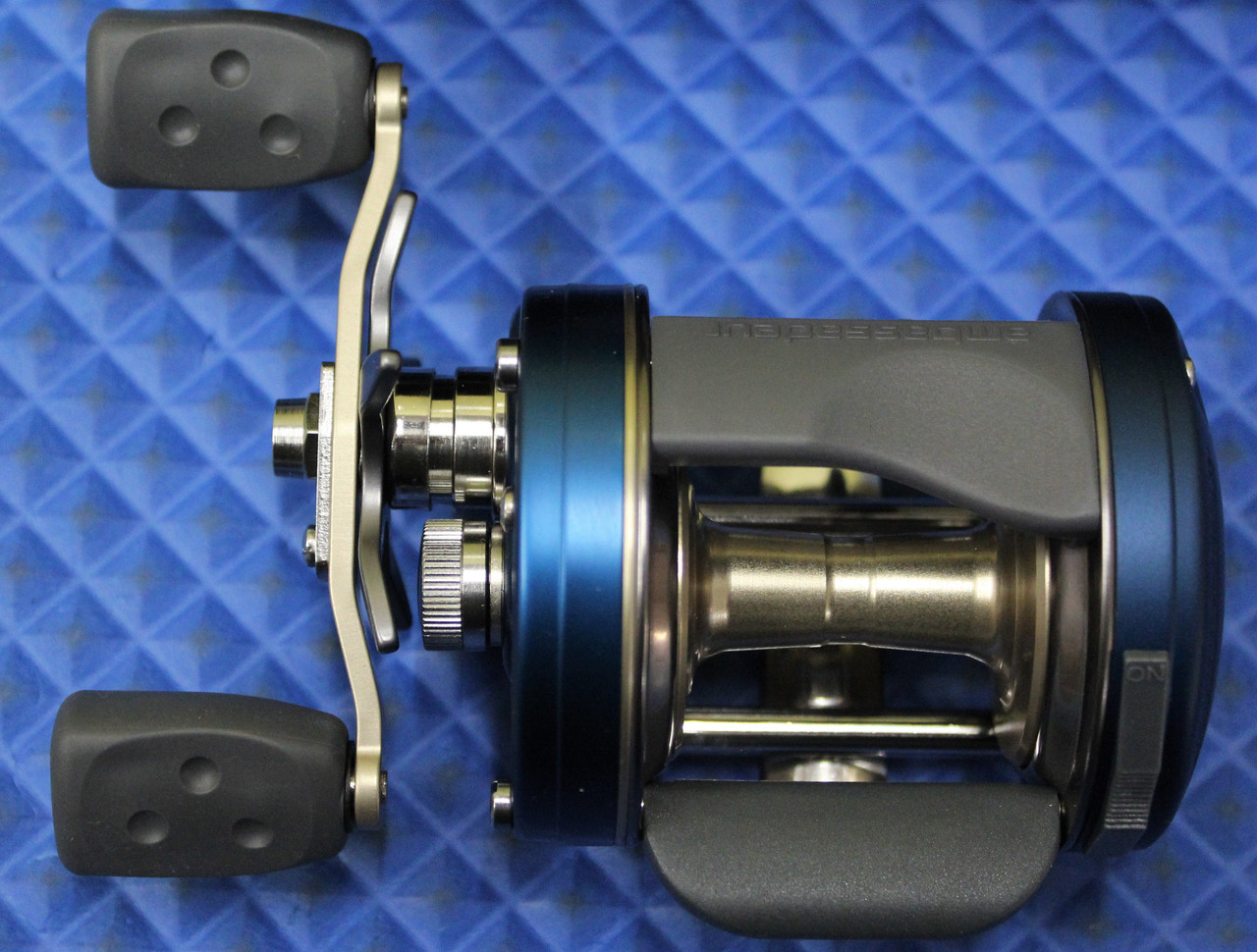 ABU GARCIA AMBASSADEUR CLASSIC 6600C4 6.3:1 BLUE RH BAITCAST REEL