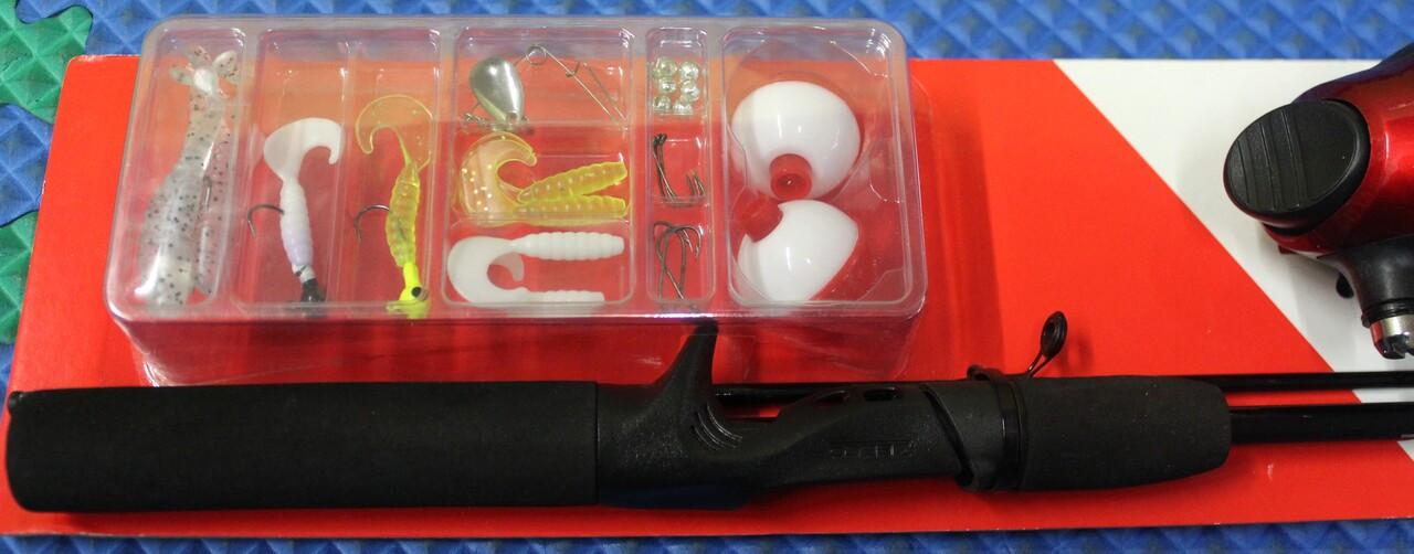 Zebco 202 5' 6" Medium Light Spincast Combo Pre-spooled Reel And 27pc Tackle Kit 1245562MLB