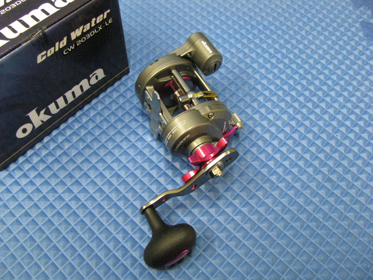 Okuma Cold Water LC Trolling Reel Ladies Edition Right Handed CW