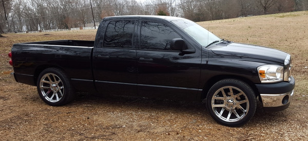 2008 Dodge Ram - 2/4.5" McGaughys Deluxe Drop Kit, 22" SRT Replica Rims, 305/40R22 Tires