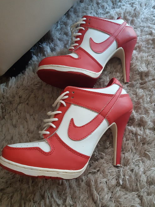 NIKE stiletto heel sneaker