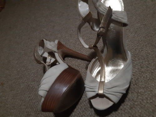 Faux wooden sole platform shoes