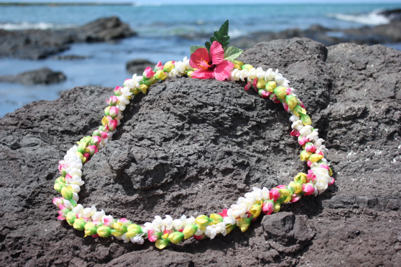 Hawaiian lei necklace Cut Out Stock Images & Pictures - Alamy