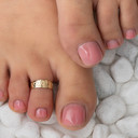 Gold Woman's Captivating Heart Toe Ring on female model