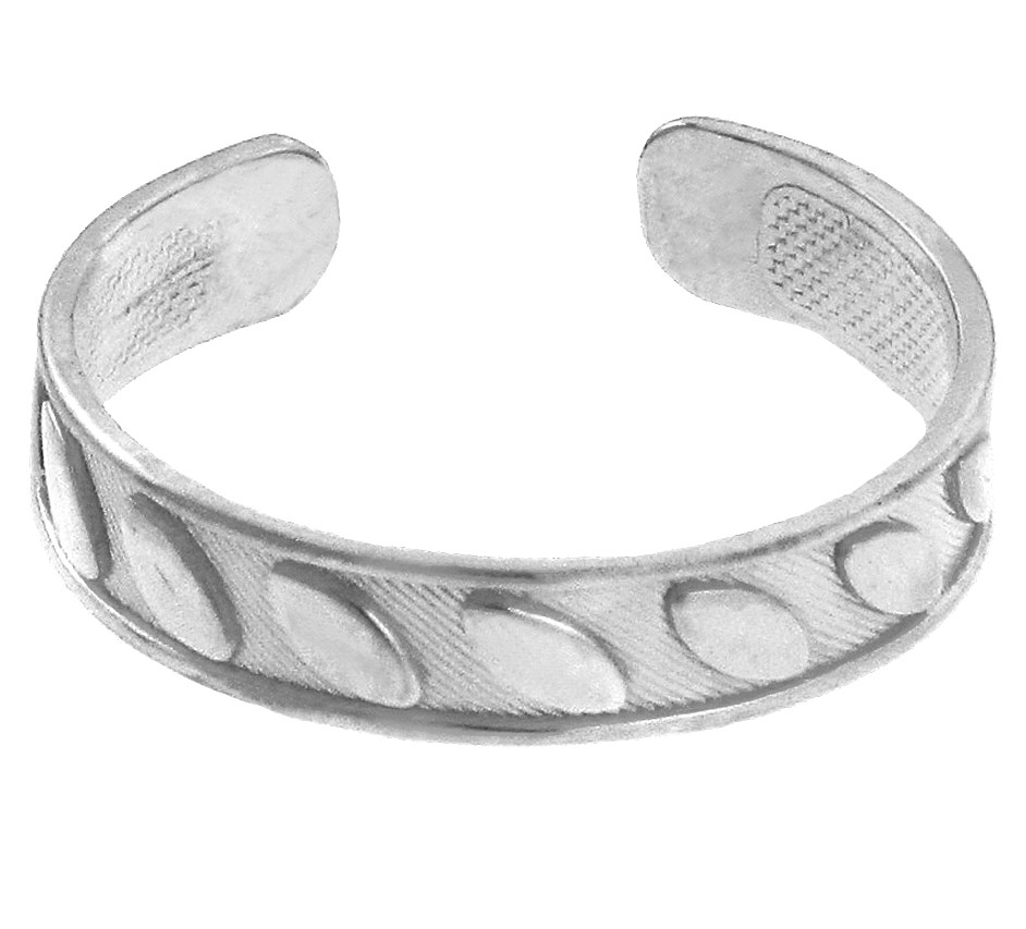 Classic White Gold Toe Ring with Stripes