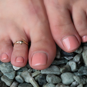 Gold Shark Ocean Toe Ring on female model