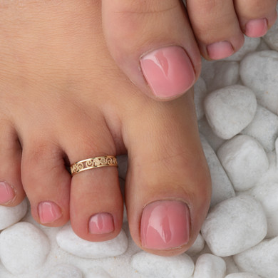 Gold Woman's Bohemian Chic Filigree Toe Ring on female model