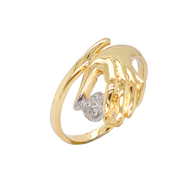 Hand holding Diamond Stones on Heart Ring in Gold (Yellow/Rose/White)